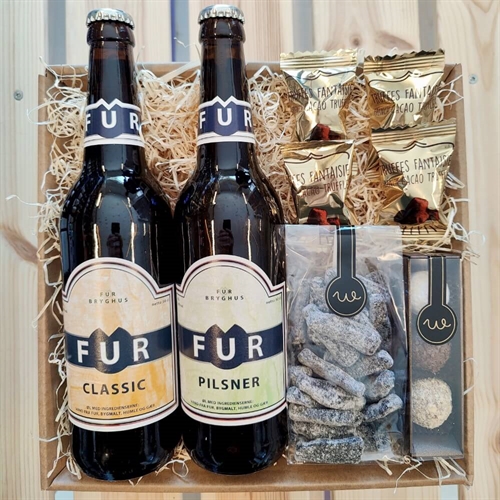 Gavekurv med 2 Fur-øl Classic, Pilsner og lakris 