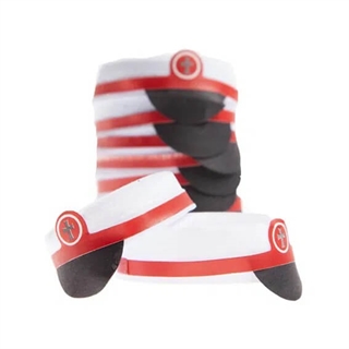 Borddekorasjon med røde studenthatter