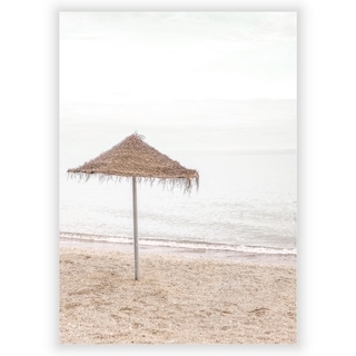 Plakat med parasoll i bambusstammer og strand