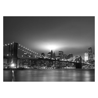 Plakat med New Yorks bro om natten i gråtonen