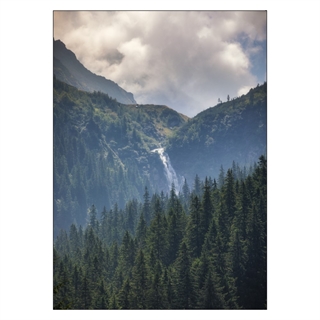 Plakat med trær på fjell med vannfall