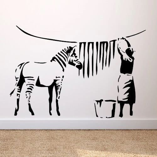Artig wallsticker som viser sebrastriper som henger til tørk