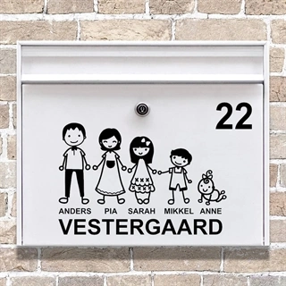 Postkasse sticker med illustrasjon av familie og dyr