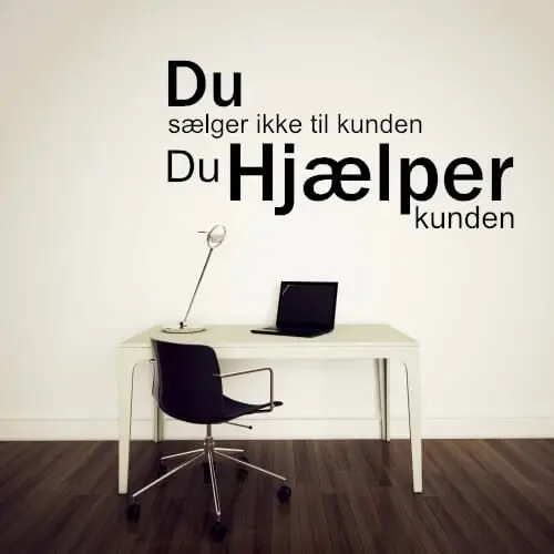 Du hjelper kunden - veggdekor
