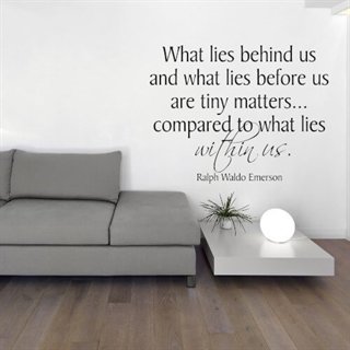Wallstickers med engelsk tekst – What lies behind us are tiny matters
